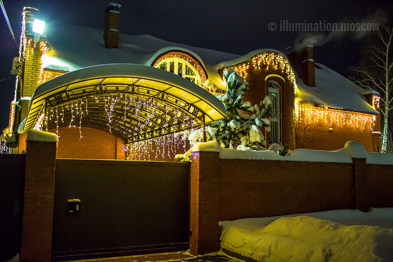 Украшение кирпичного дома светодиодными гирляндами | ILLUMINATION.MOSCOW